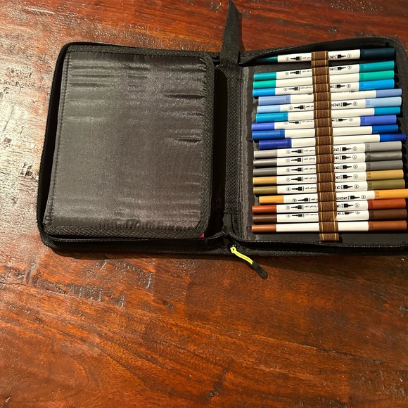 ZSCM duo tip markers 58 in set. In Tri-fold carrying case - Picture 3 of 7